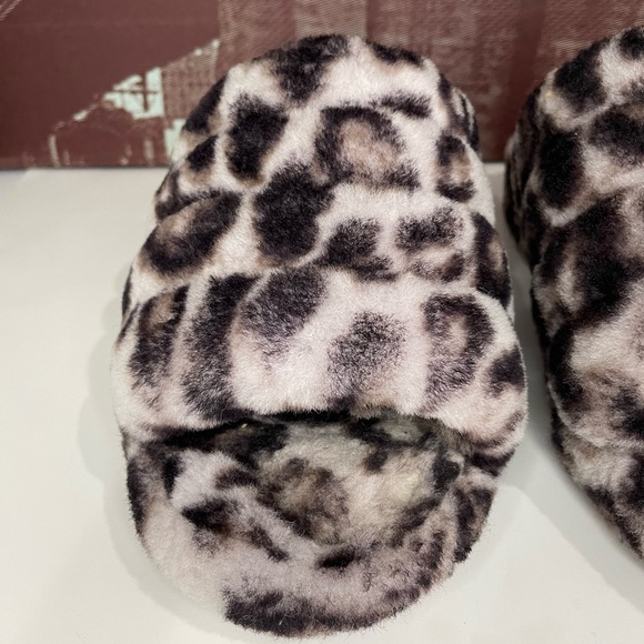 UGG fluffy platform slippers - Picture 2 of 11